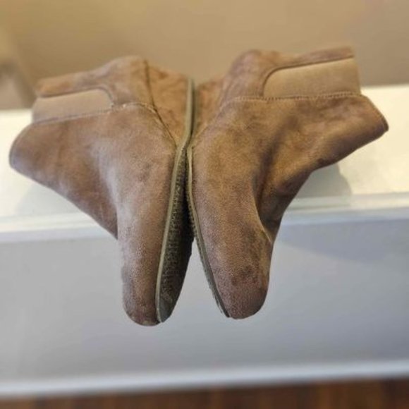 Marbella Womens Brown Suede Booties Ankle Boots size 9 - Picture 2 of 4